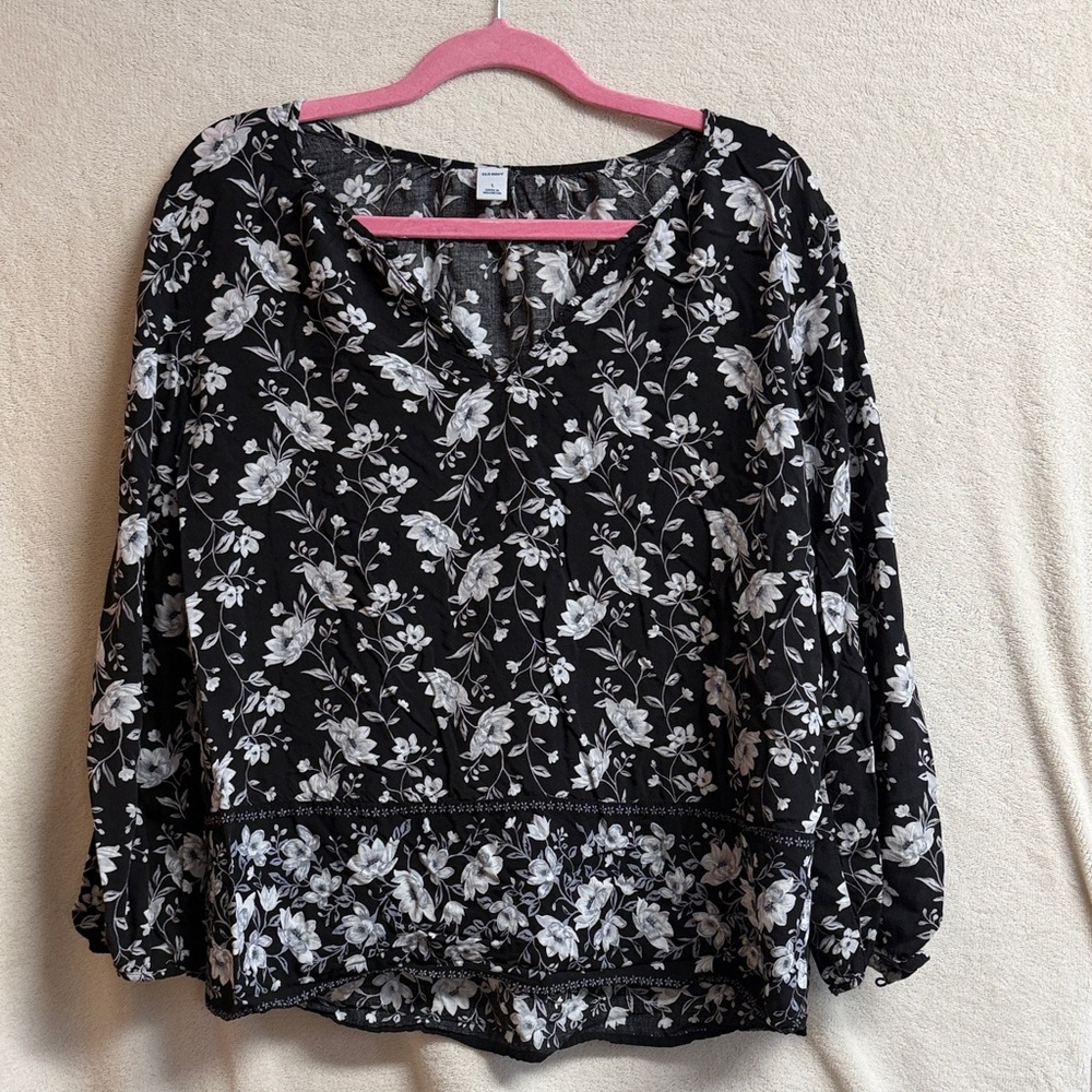 Old Navy Black Floral V-Neck Long-Sleeve Blouse